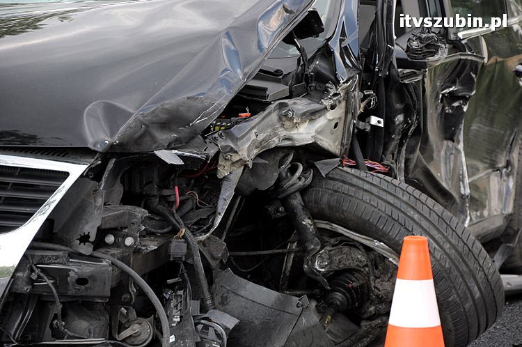 Kolizja osobówki z Tirem w Łachowie