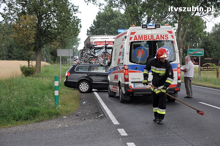 Kolizja osobówki z Tirem w Łachowie