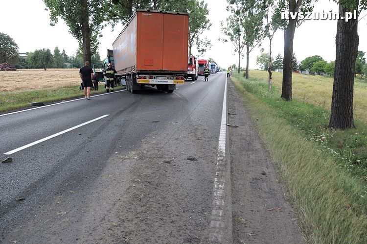 Kolizja osobówki z Tirem w Łachowie