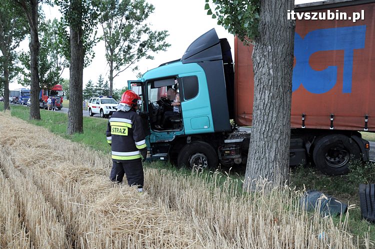 Kolizja osobówki z Tirem w Łachowie