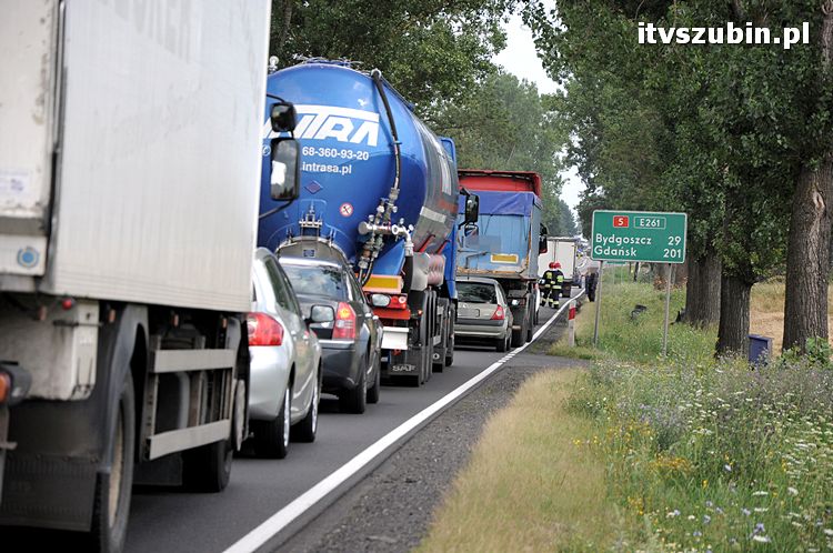 Kolizja osobówki z Tirem w Łachowie