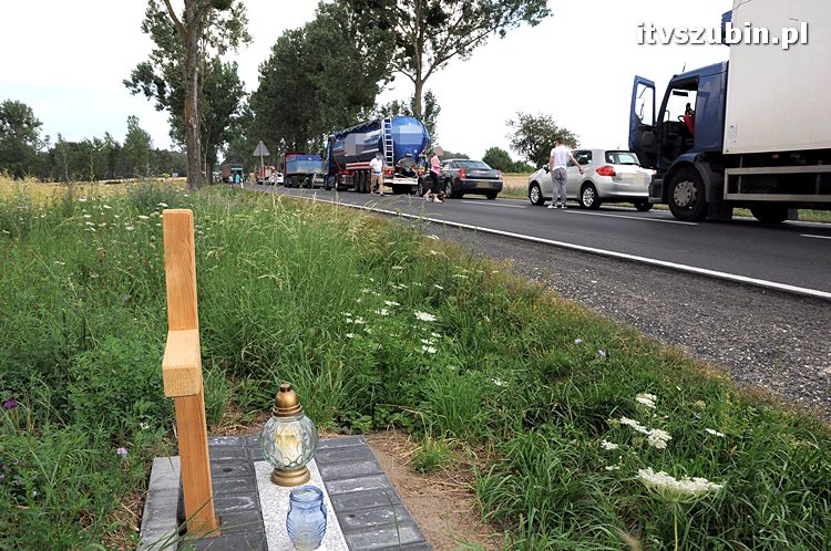 Kolizja osobówki z Tirem w Łachowie