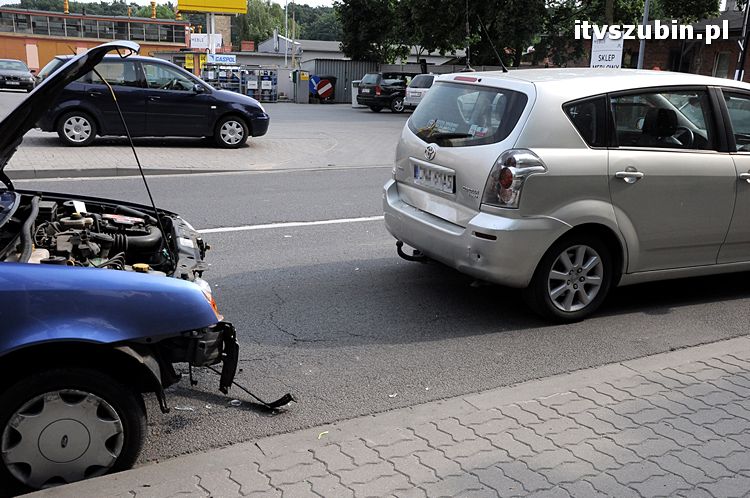 Kolizja trzech osobówek w Szubinie