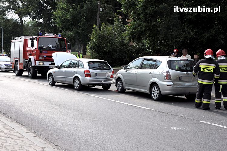 Kolizja trzech osobówek w Szubinie