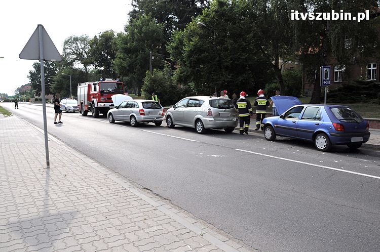 Kolizja trzech osobówek w Szubinie