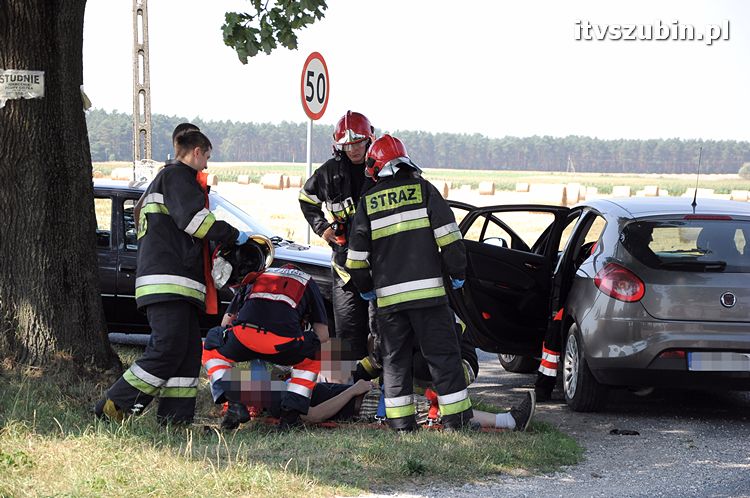 Cudem uniknęli zderzenia z przydrożnym drzewem