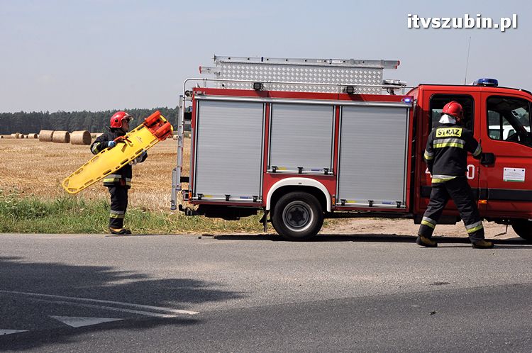 Cudem uniknęli zderzenia z przydrożnym drzewem