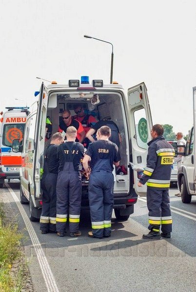 Dwie 25 letnie osoby jadące motocyklem trafiły do szpitala
