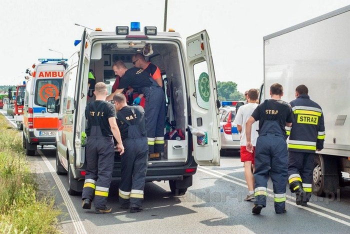 Dwie 25 letnie osoby jadące motocyklem trafiły do szpitala