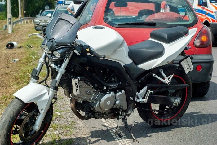 Dwie 25 letnie osoby jadące motocyklem trafiły do szpitala