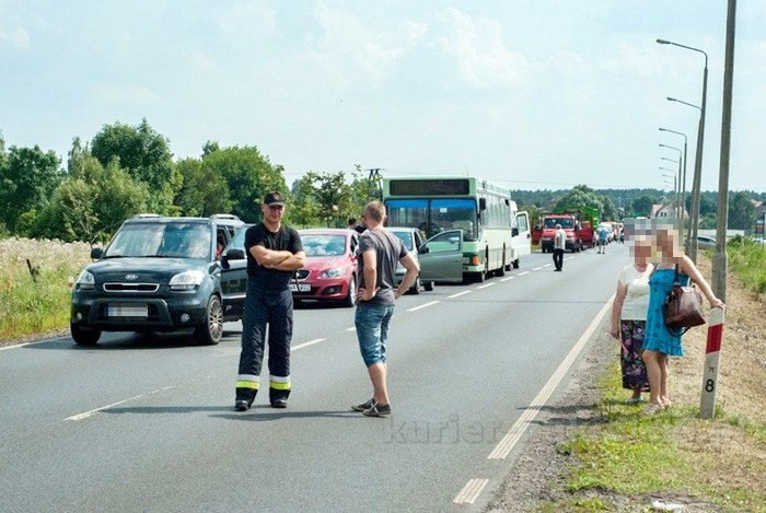 Dwie 25 letnie osoby jadące motocyklem trafiły do szpitala