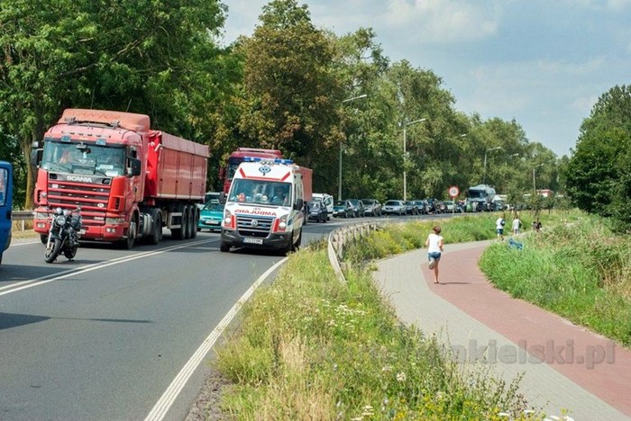 Dwie 25 letnie osoby jadące motocyklem trafiły do szpitala