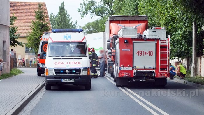 Zderzenie samochodu osobowego z ciężarowym w Chrząstowie