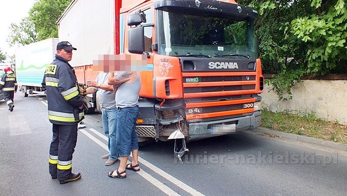 Zderzenie samochodu osobowego z ciężarowym w Chrząstowie