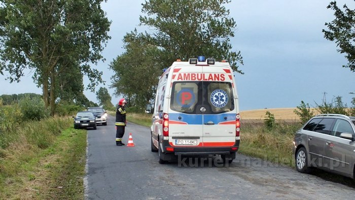 Volkswagenem Golfem uderzyła w drzewo