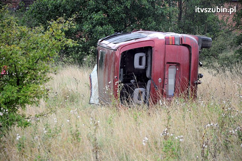 Dachowanie za dachowaniem w gminie Szubin