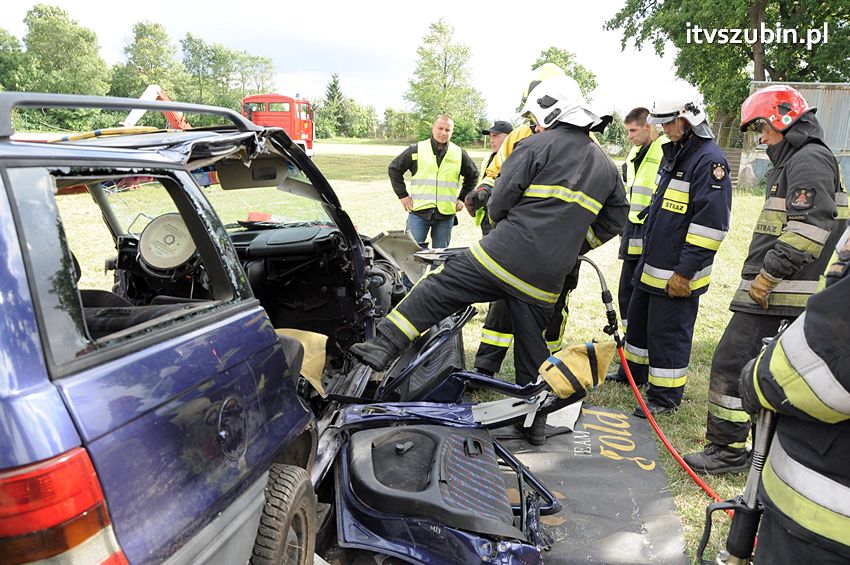 Strażacy z OSP uczyli się nowych technik w ratownictwie drogowym