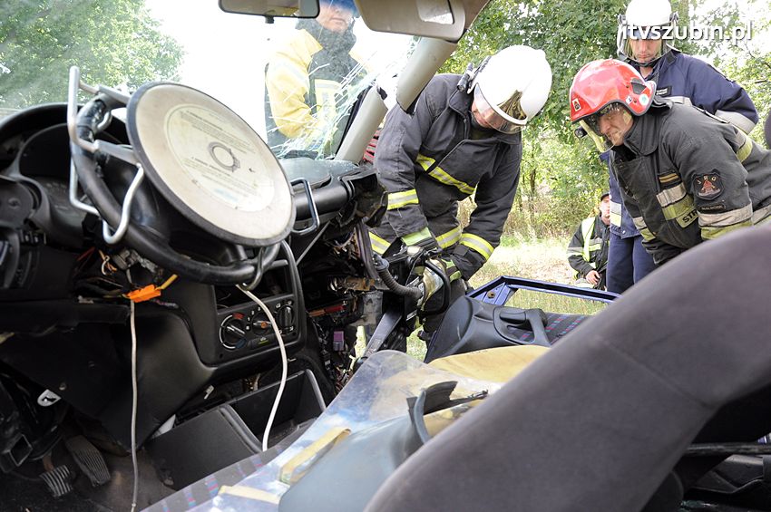 Strażacy z OSP uczyli się nowych technik w ratownictwie drogowym