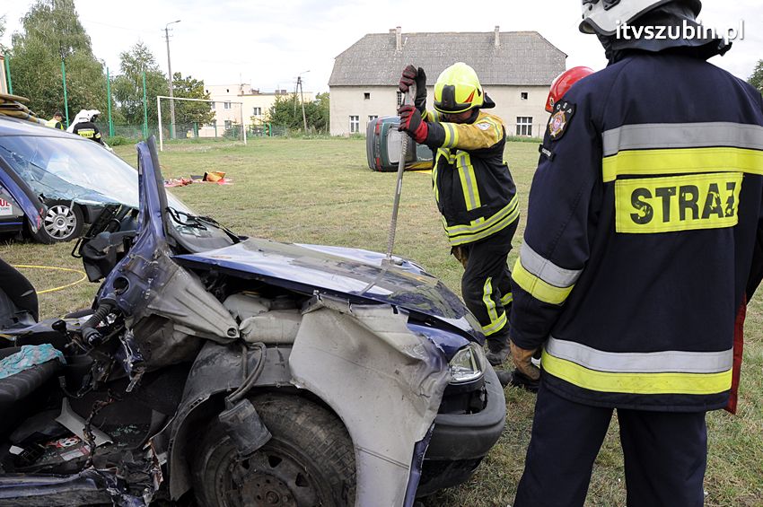 Strażacy z OSP uczyli się nowych technik w ratownictwie drogowym