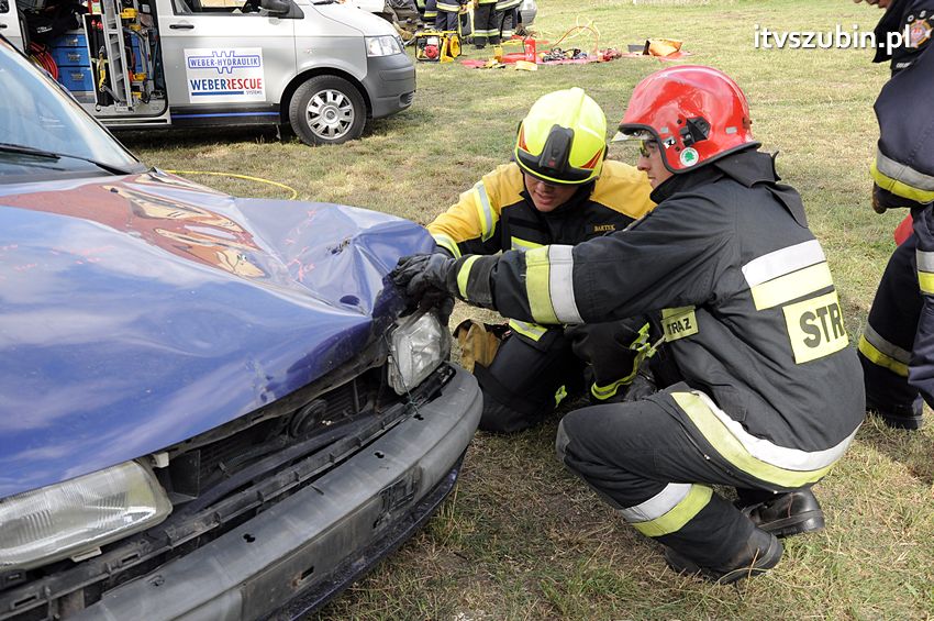 Strażacy z OSP uczyli się nowych technik w ratownictwie drogowym
