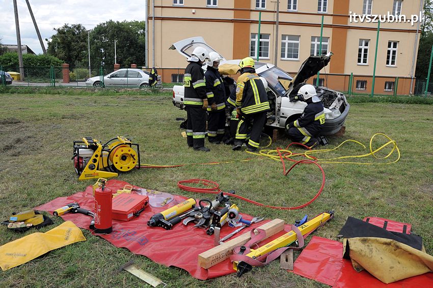 Strażacy z OSP uczyli się nowych technik w ratownictwie drogowym