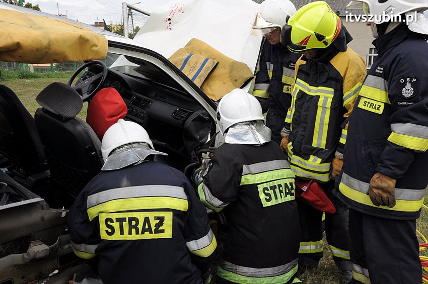 Strażacy z OSP uczyli się nowych technik w ratownictwie drogowym