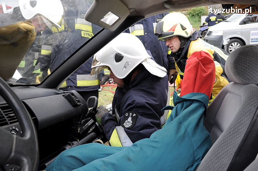 Strażacy z OSP uczyli się nowych technik w ratownictwie drogowym