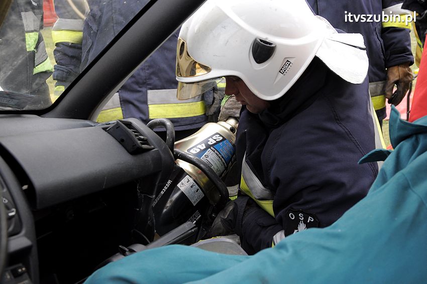Strażacy z OSP uczyli się nowych technik w ratownictwie drogowym