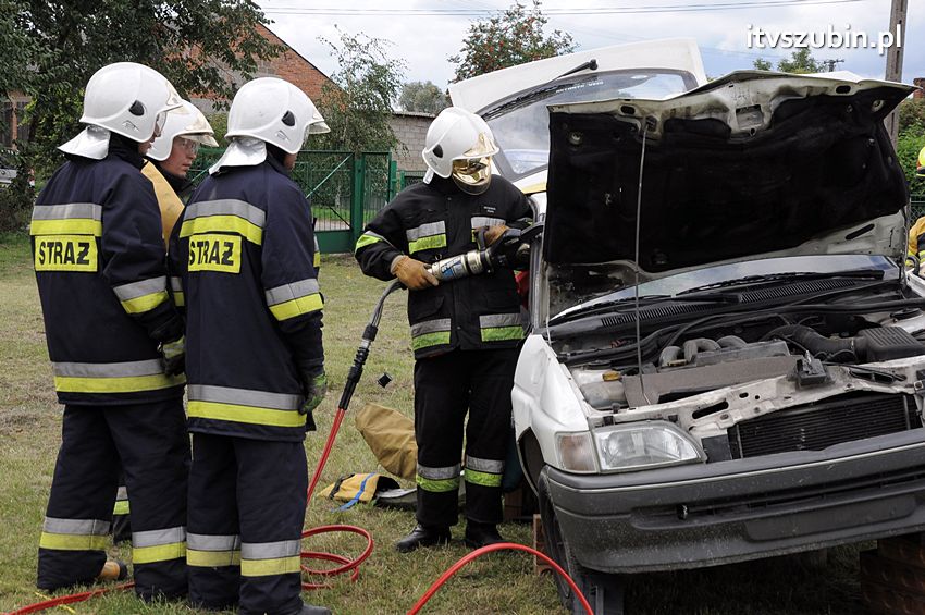 Strażacy z OSP uczyli się nowych technik w ratownictwie drogowym