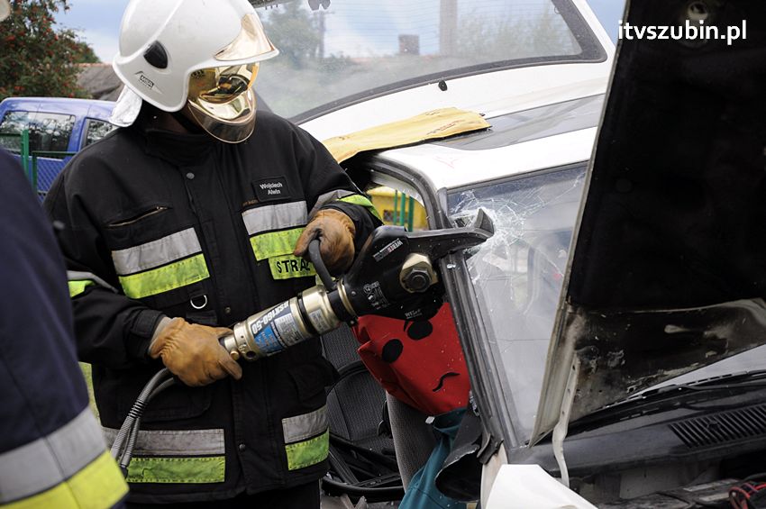 Strażacy z OSP uczyli się nowych technik w ratownictwie drogowym