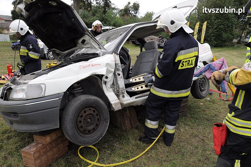 Strażacy z OSP uczyli się nowych technik w ratownictwie drogowym