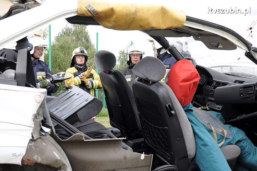 Strażacy z OSP uczyli się nowych technik w ratownictwie drogowym