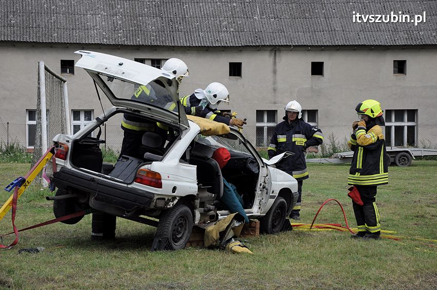 Strażacy z OSP uczyli się nowych technik w ratownictwie drogowym