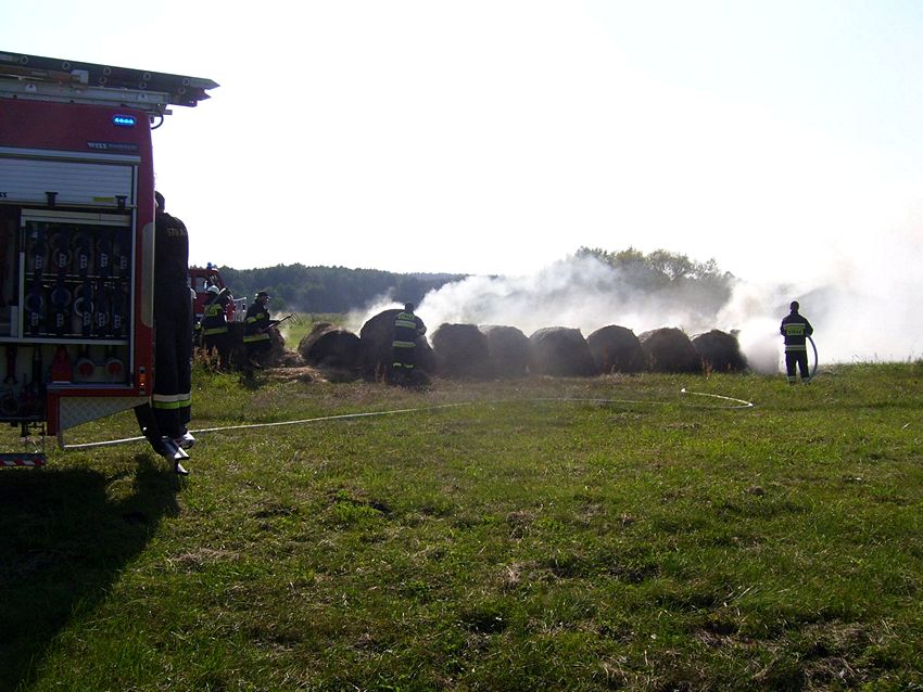 Spaleniu uległo 10 balotów [FILM]