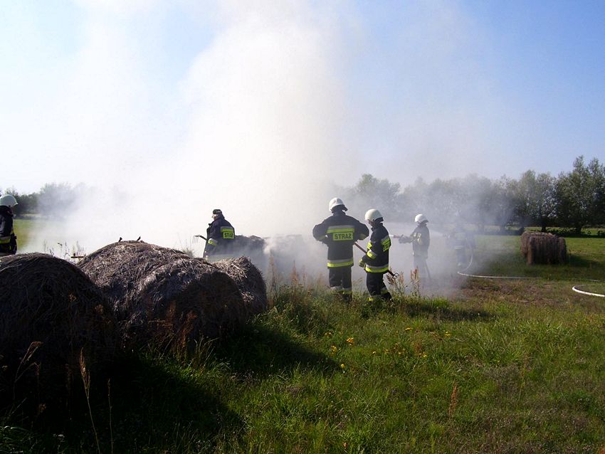 Spaleniu uległo 10 balotów [FILM]