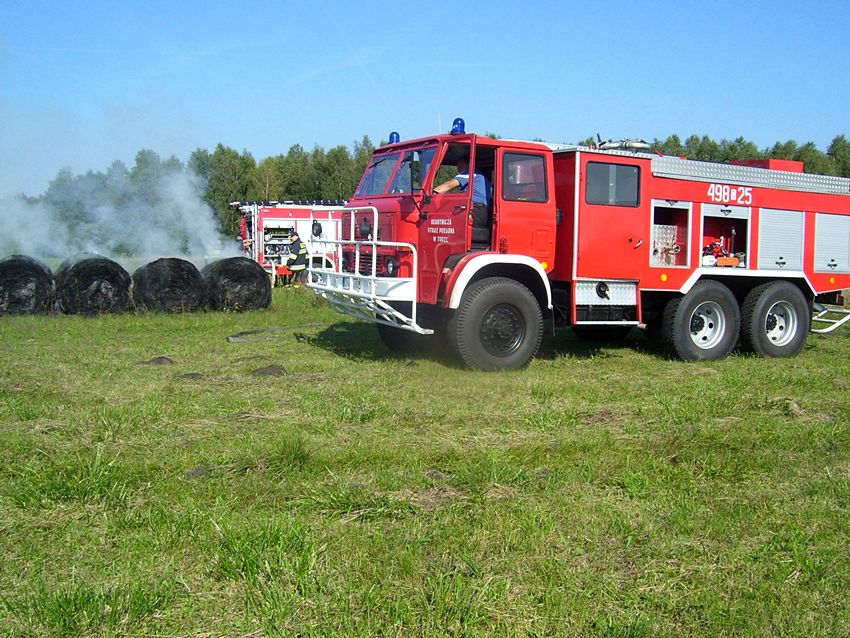Spaleniu uległo 10 balotów [FILM]