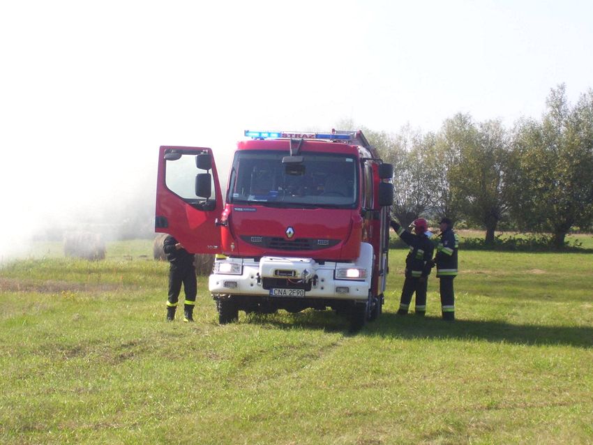 Spaleniu uległo 10 balotów [FILM]