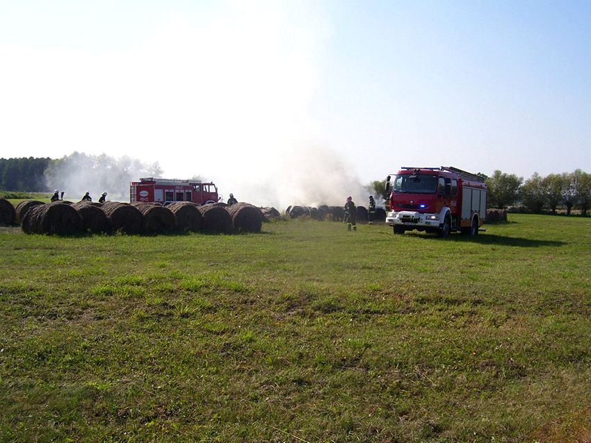 Spaleniu uległo 10 balotów [FILM]