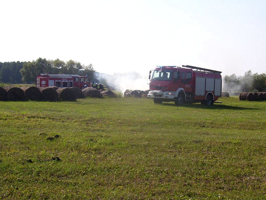 Spaleniu uległo 10 balotów [FILM]