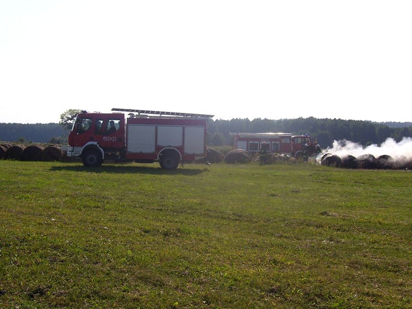 Spaleniu uległo 10 balotów [FILM]