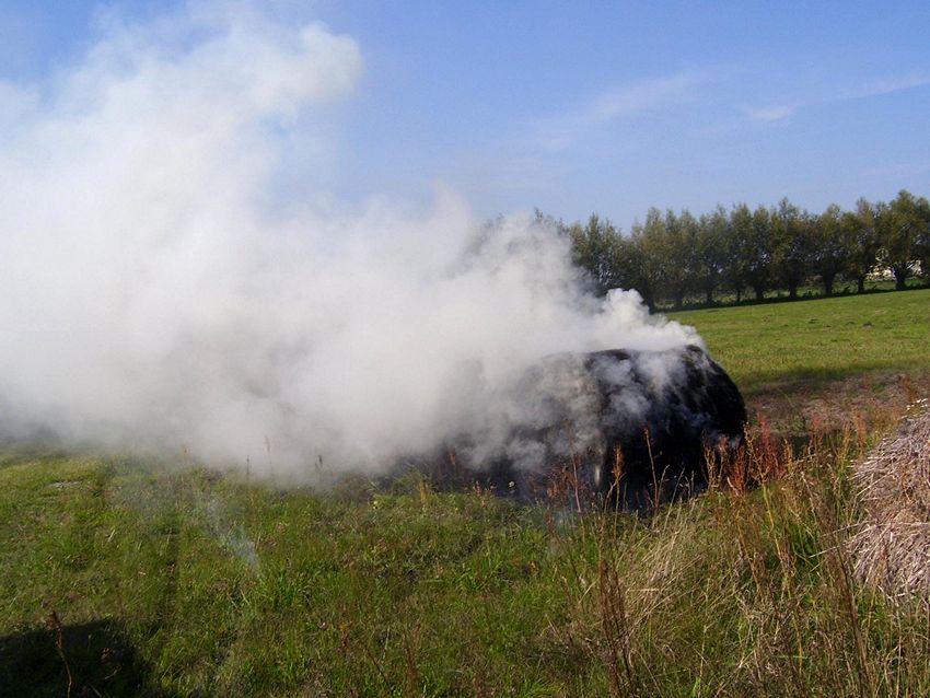 Spaleniu uległo 10 balotów [FILM]