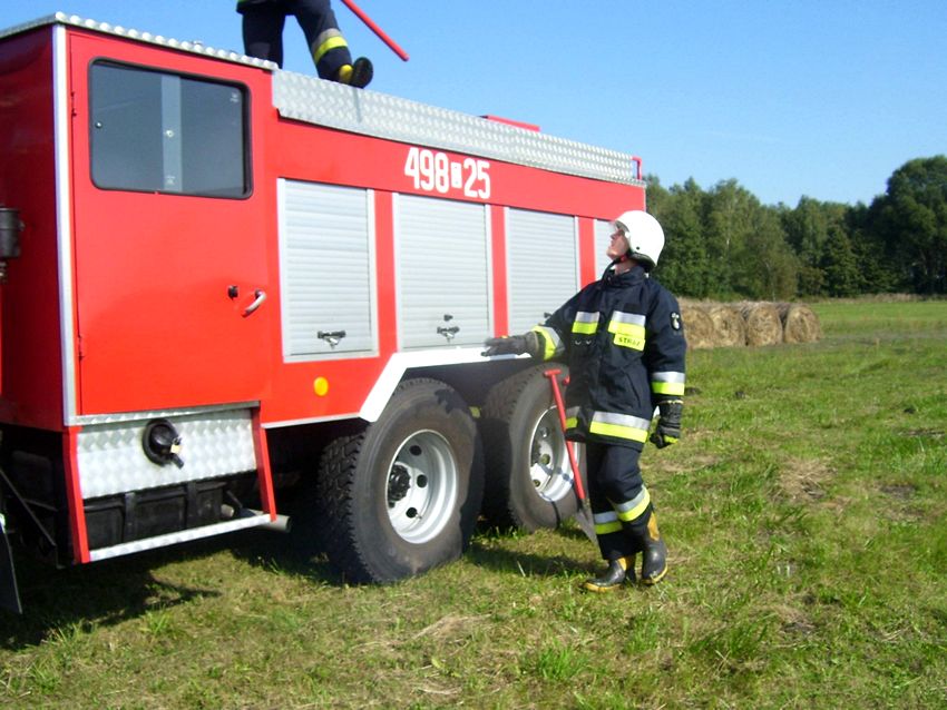Spaleniu uległo 10 balotów [FILM]