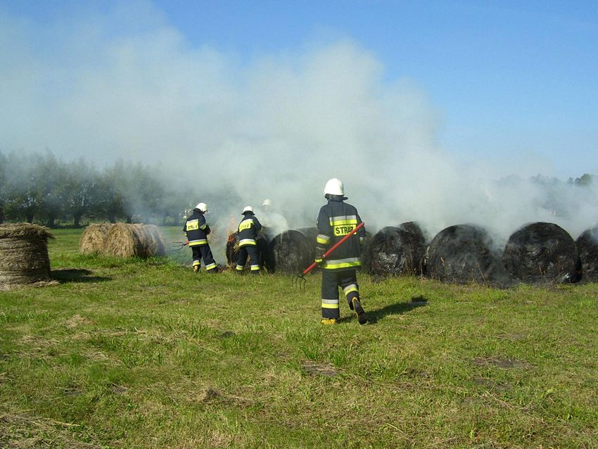 Spaleniu uległo 10 balotów [FILM]