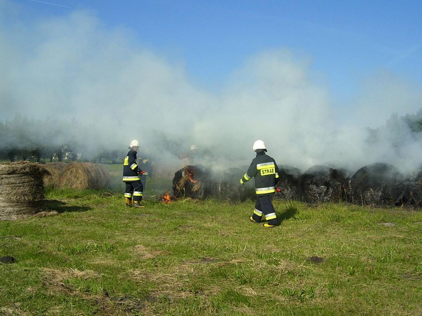 Spaleniu uległo 10 balotów [FILM]