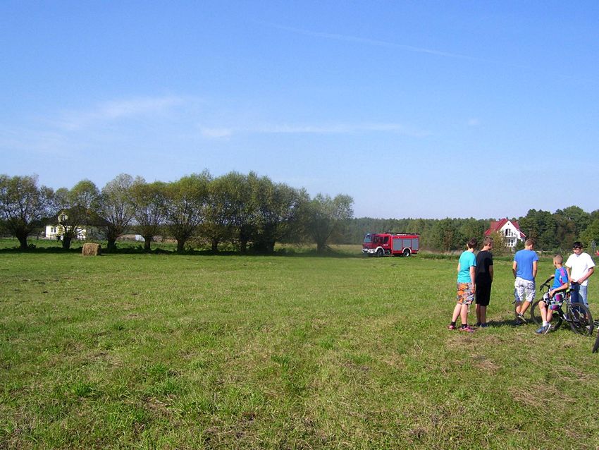 Spaleniu uległo 10 balotów [FILM]