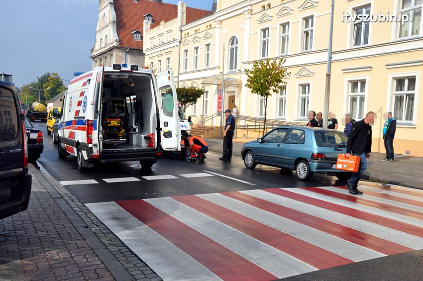 Potrącenie pieszego na pasach przy Urzędzie Miejskim w Szubinie