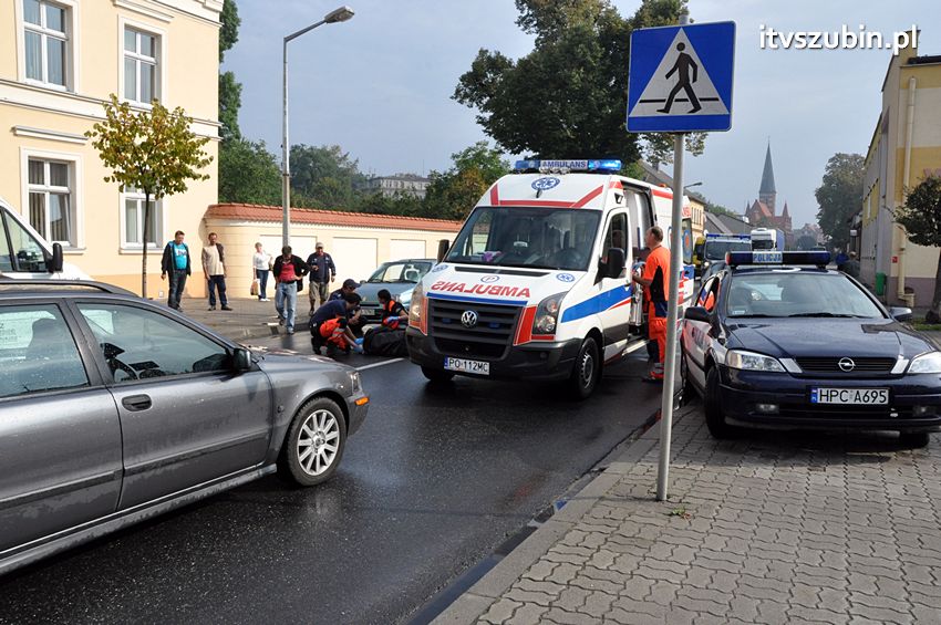 Potrącenie pieszego na pasach przy Urzędzie Miejskim w Szubinie