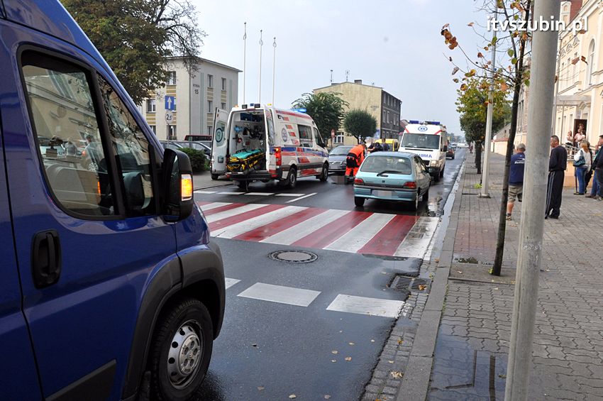 Potrącenie pieszego na pasach przy Urzędzie Miejskim w Szubinie