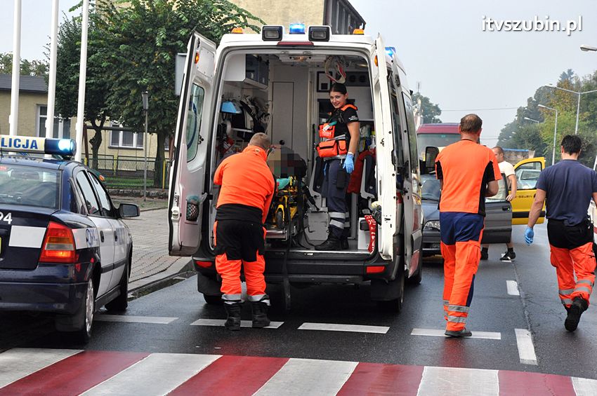 Potrącenie pieszego na pasach przy Urzędzie Miejskim w Szubinie