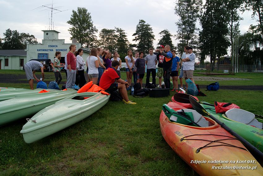 Licealiści z Wyspiańskiego na kajakowym szlaku
